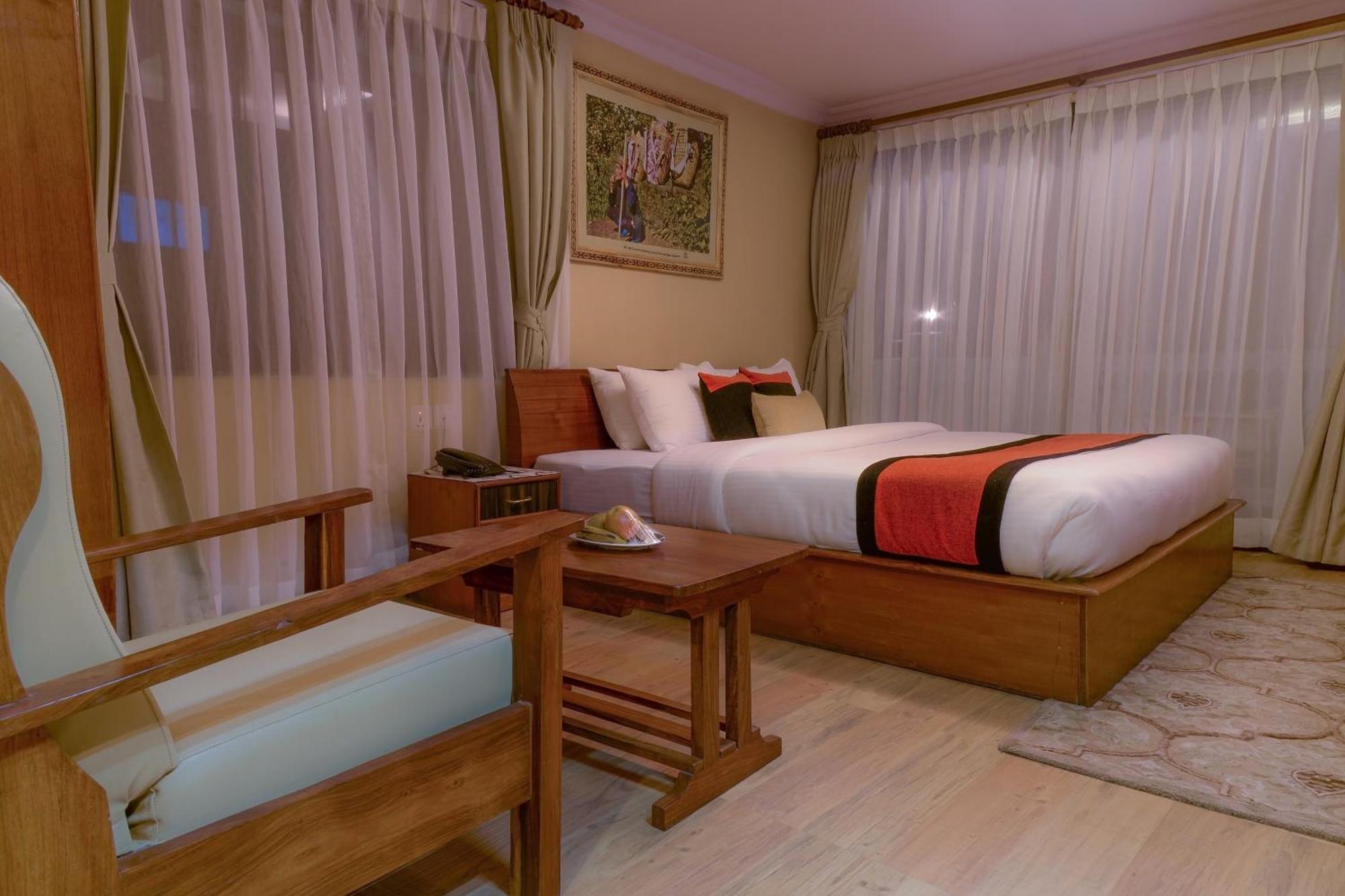 Hotel Raniban Arcade Pokhara Ngoại thất bức ảnh