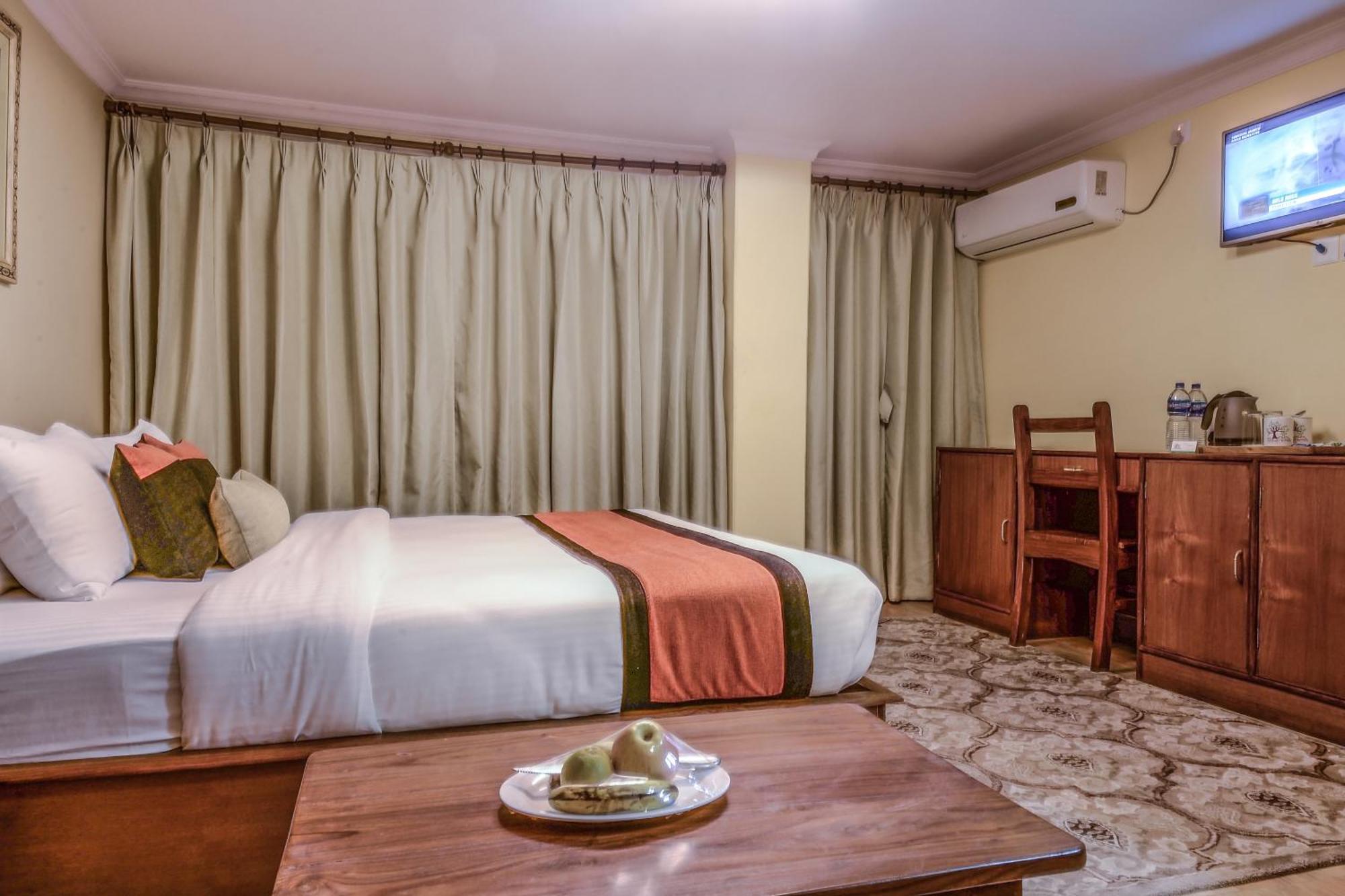 Hotel Raniban Arcade Pokhara Ngoại thất bức ảnh