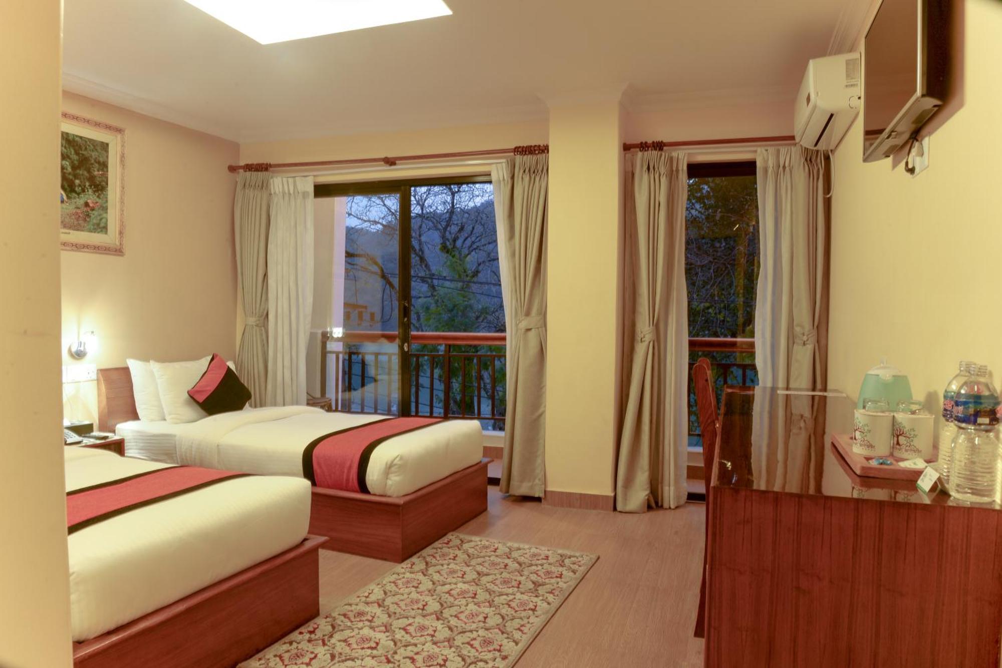 Hotel Raniban Arcade Pokhara Ngoại thất bức ảnh