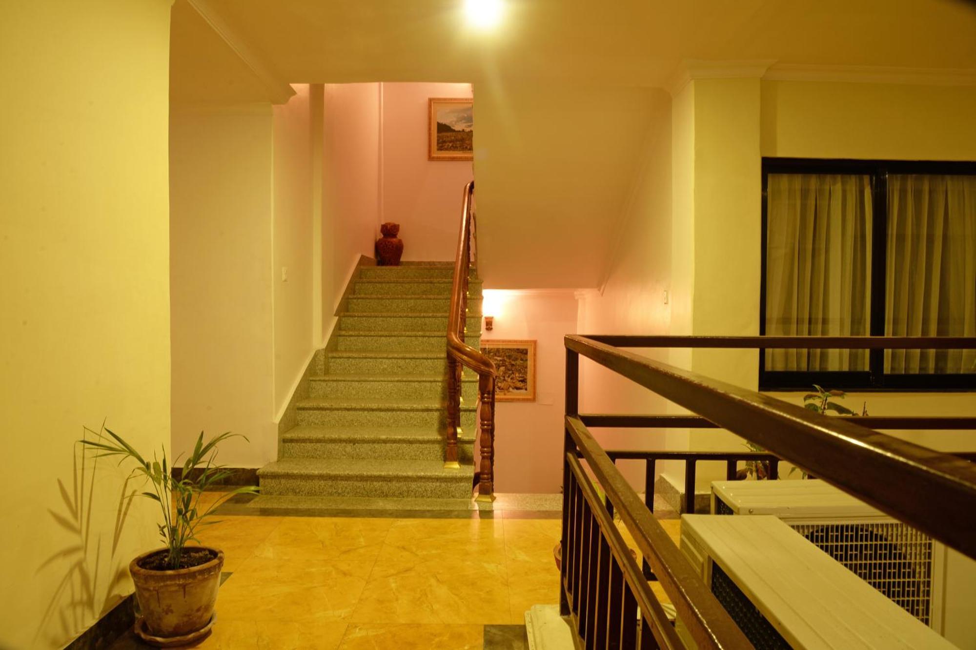 Hotel Raniban Arcade Pokhara Ngoại thất bức ảnh