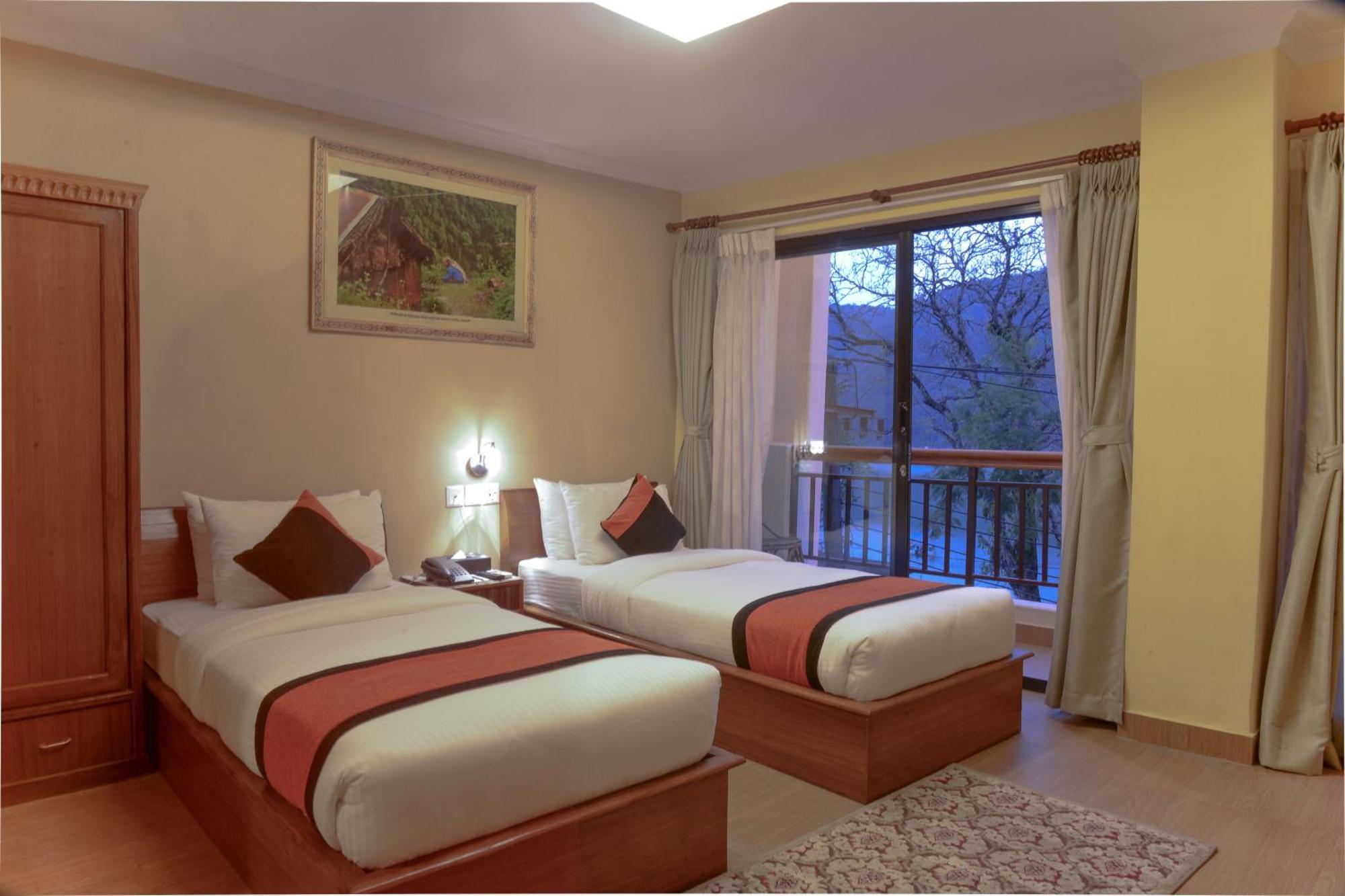 Hotel Raniban Arcade Pokhara Ngoại thất bức ảnh