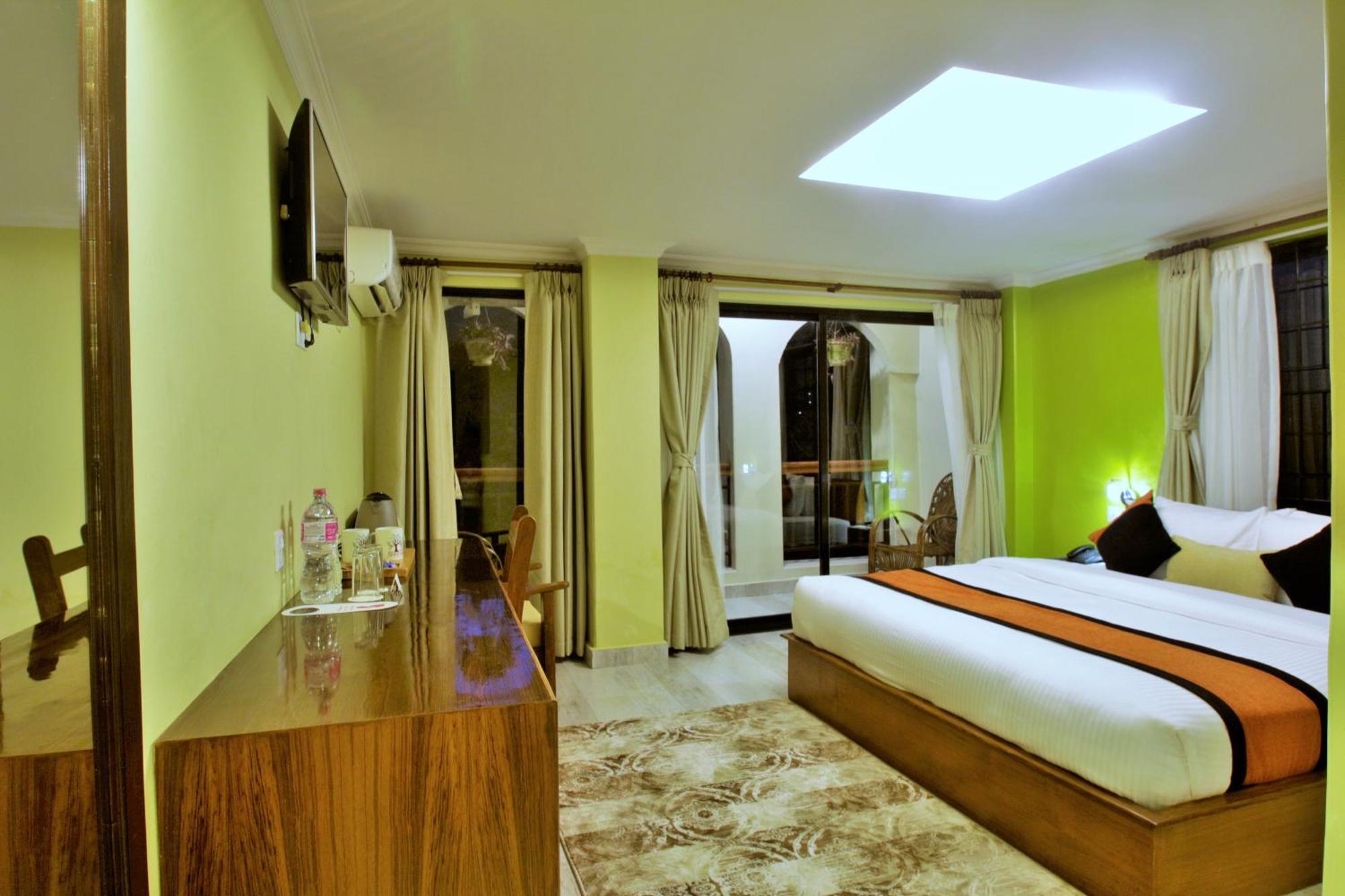Hotel Raniban Arcade Pokhara Ngoại thất bức ảnh