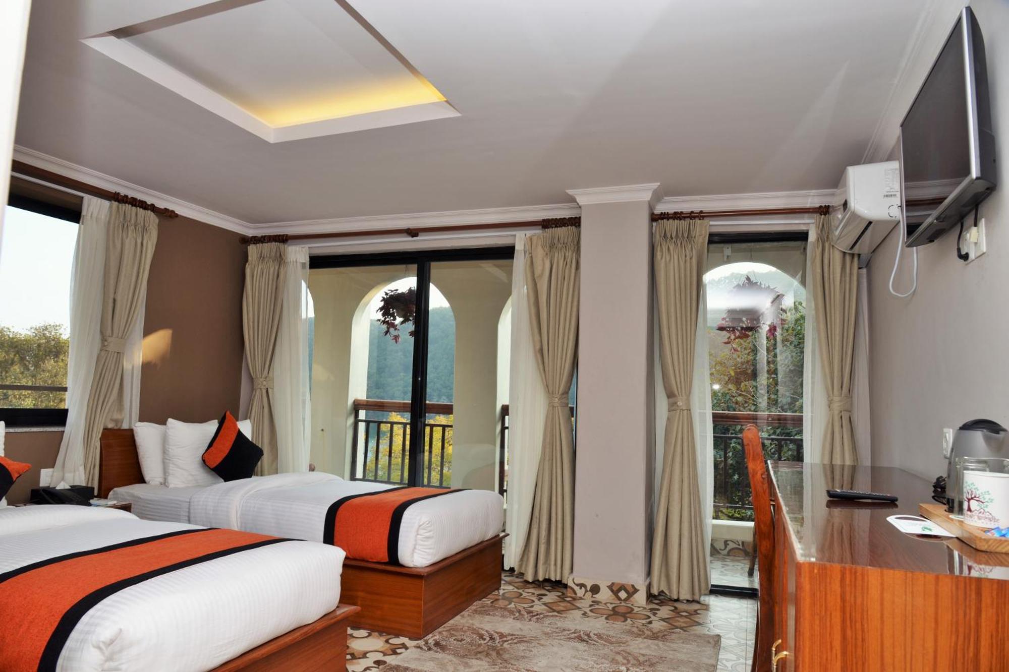 Hotel Raniban Arcade Pokhara Ngoại thất bức ảnh