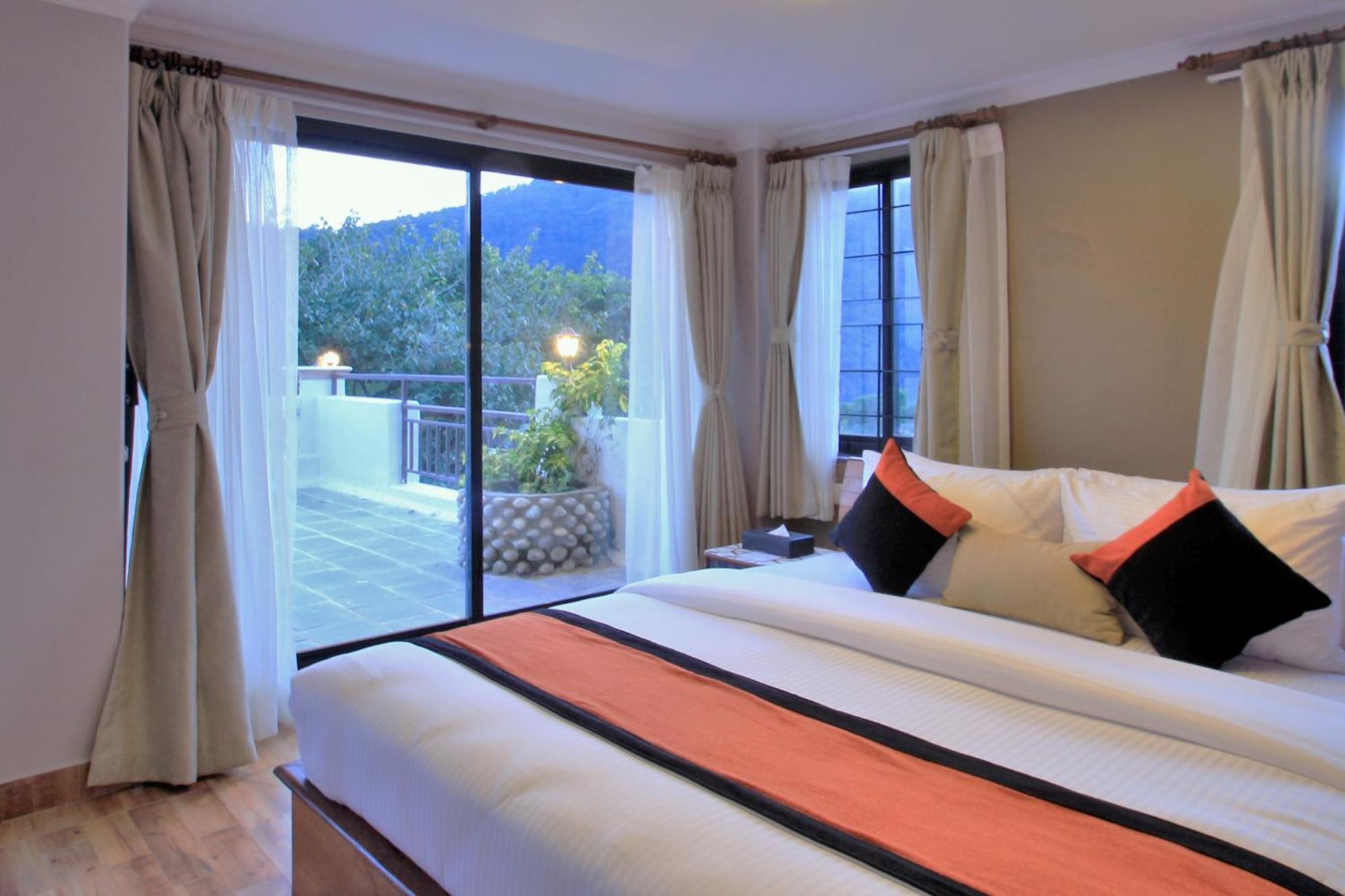 Hotel Raniban Arcade Pokhara Ngoại thất bức ảnh