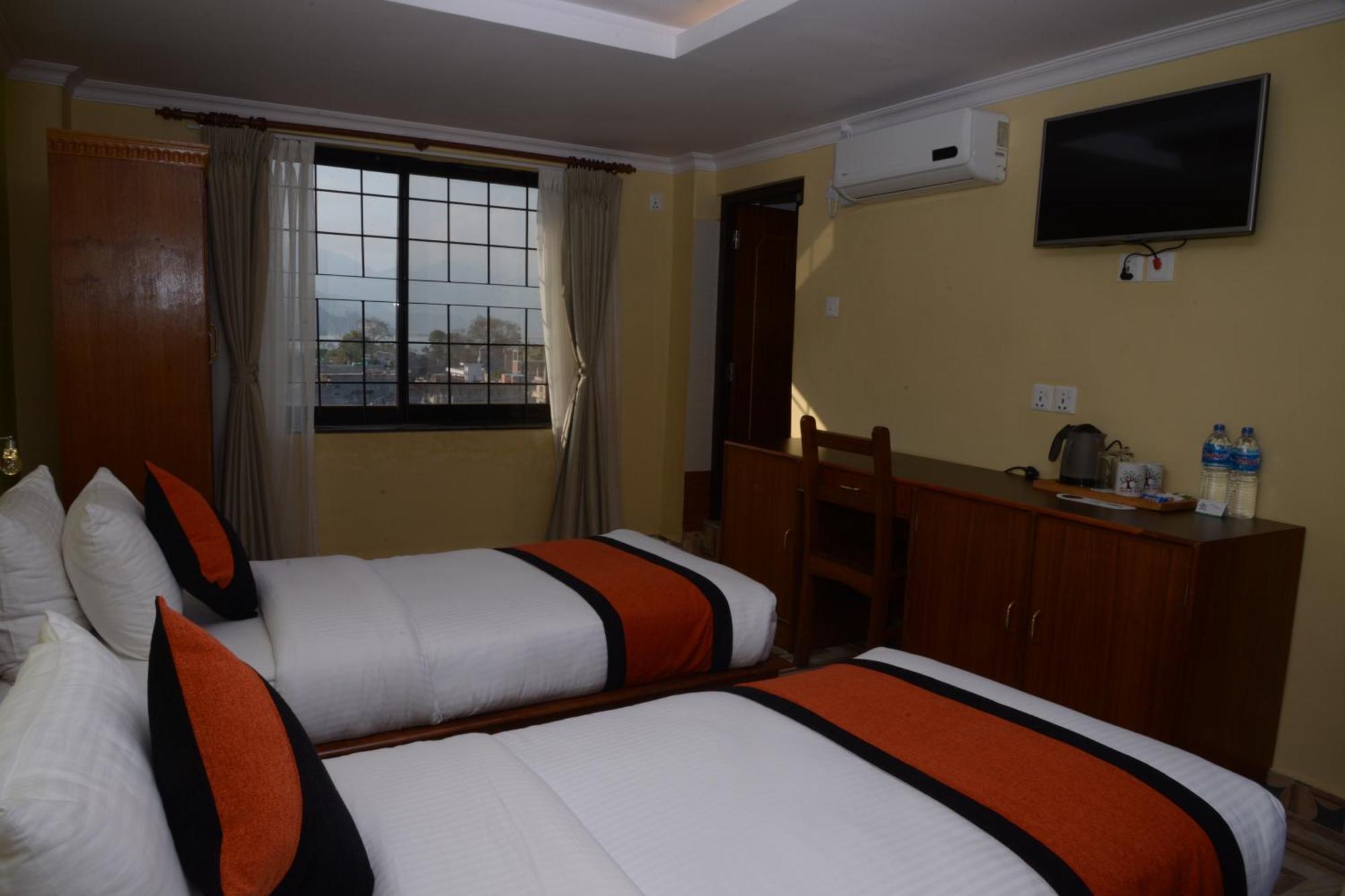 Hotel Raniban Arcade Pokhara Ngoại thất bức ảnh