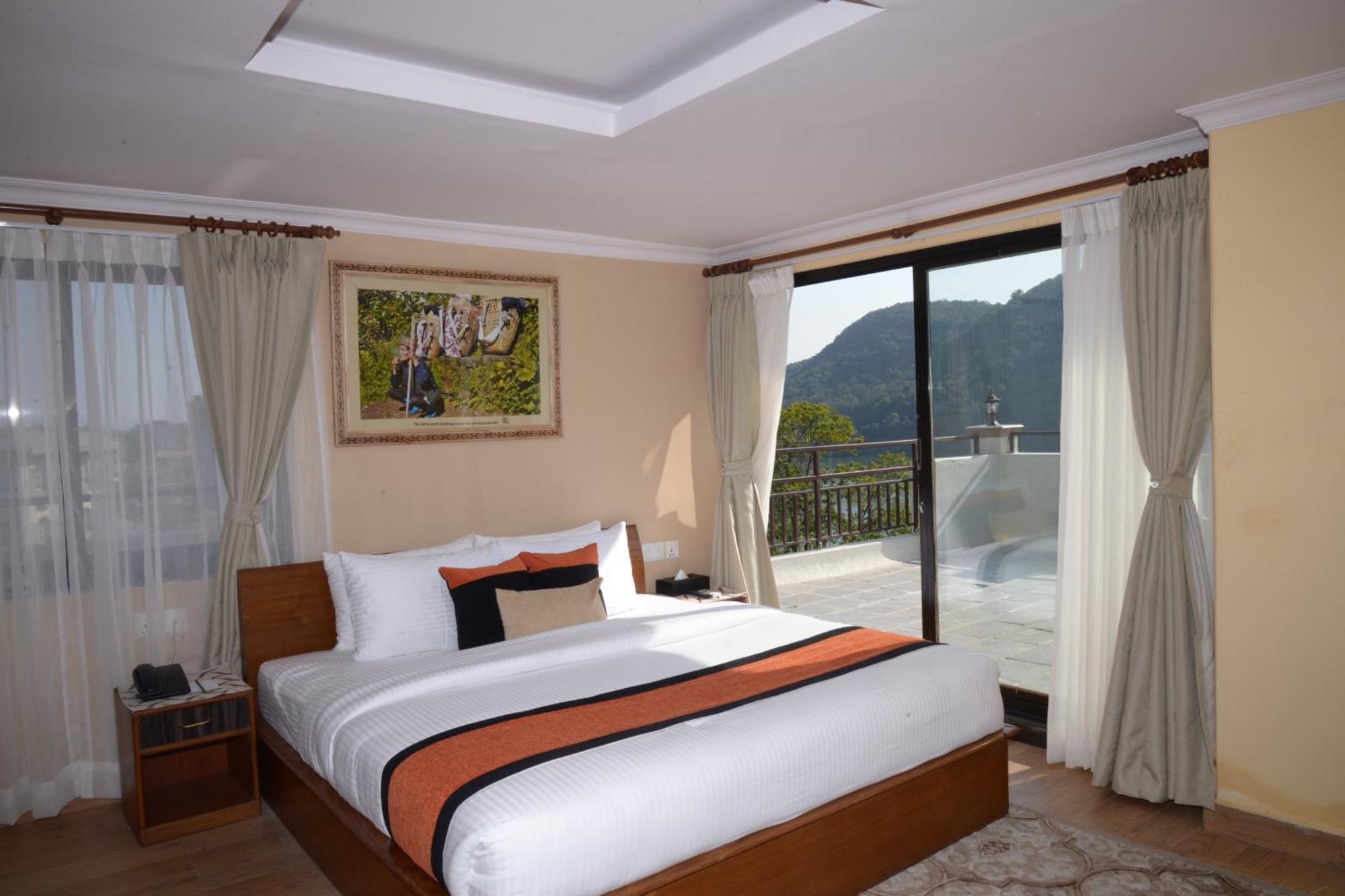 Hotel Raniban Arcade Pokhara Ngoại thất bức ảnh