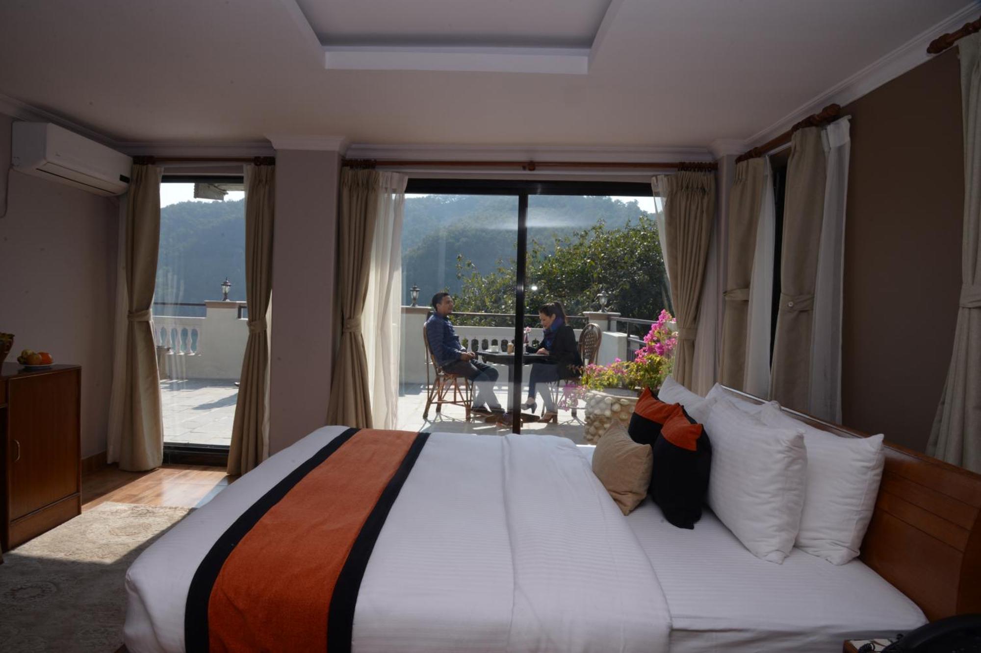 Hotel Raniban Arcade Pokhara Ngoại thất bức ảnh