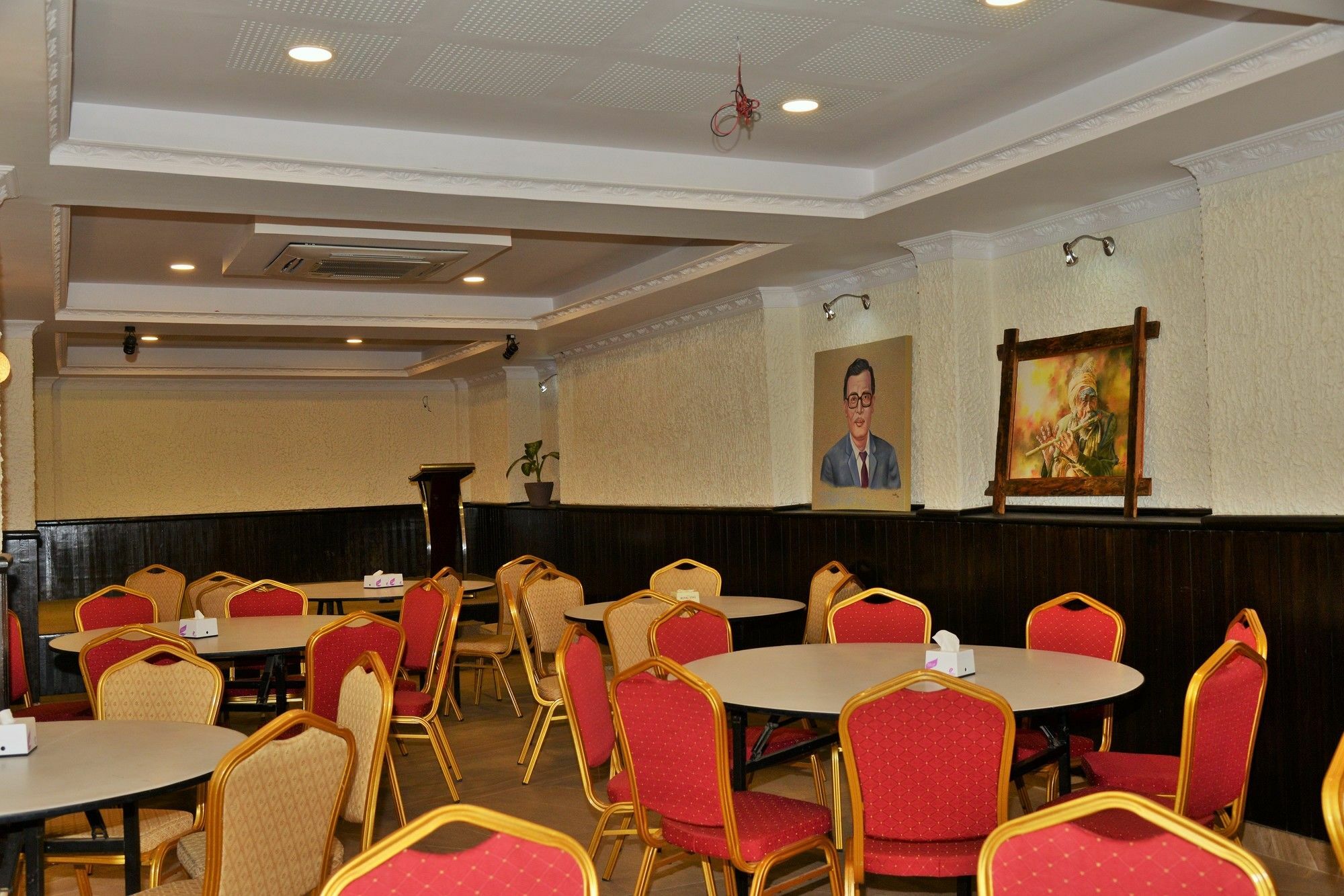 Hotel Raniban Arcade Pokhara Ngoại thất bức ảnh
